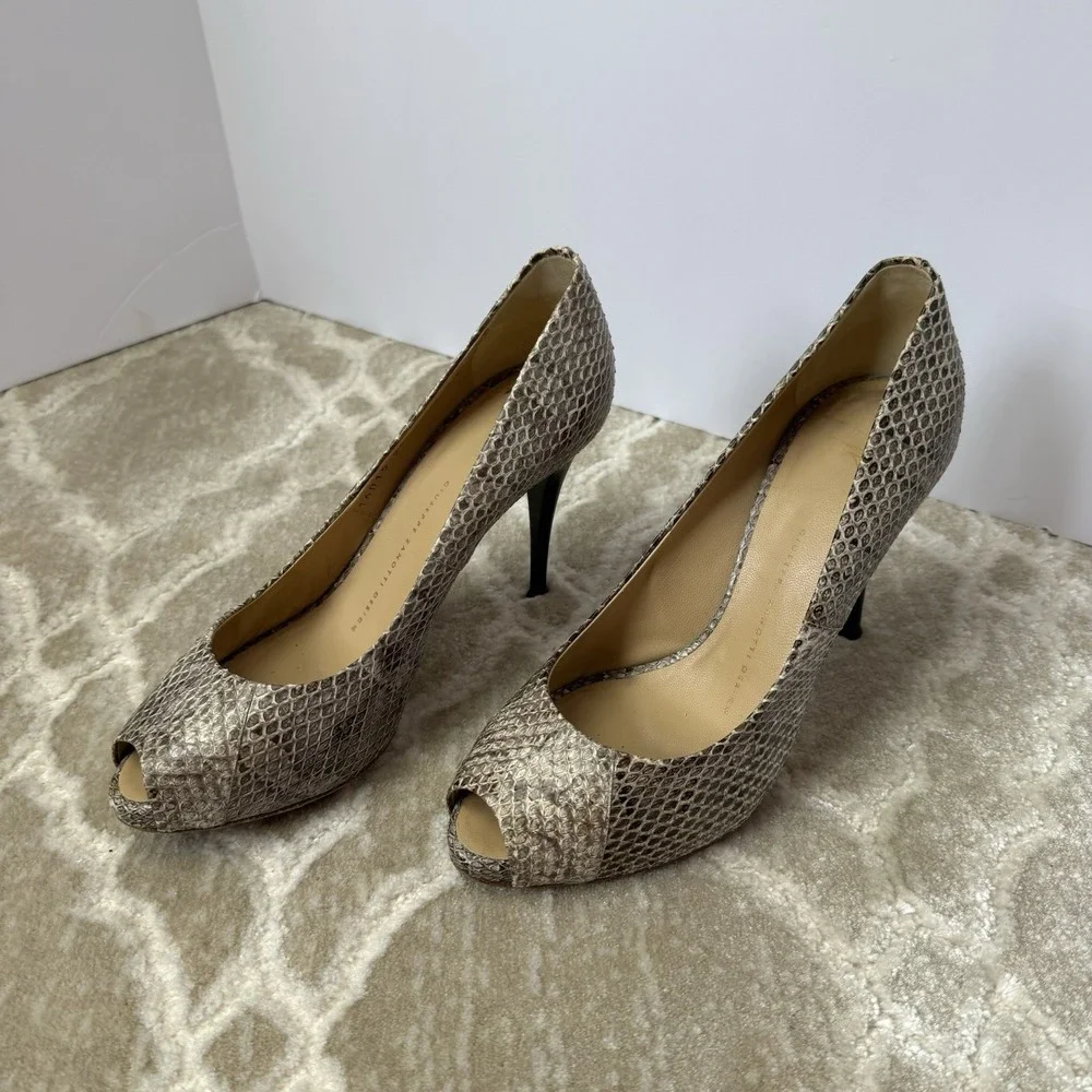 Giuseppe Zanotti Snake Print Embossed Leather Peep Toe Pump Heels EU38 US8‎ Used